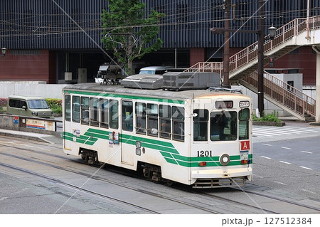 【熊本市電】1200形（幹線：花畑町〜熊本城・市役所前） 127512384