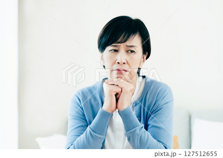 困ったミドル女性 困ったミドル女性 127512655