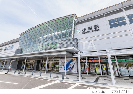 石川県小松市　快晴のJR小松駅 127512739