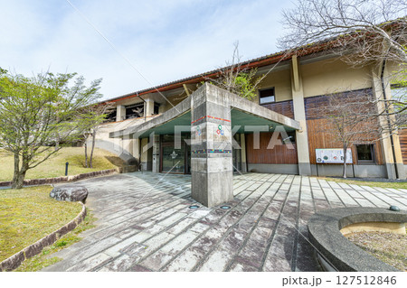 石川県加賀市　石川県九谷焼美術館 127512846