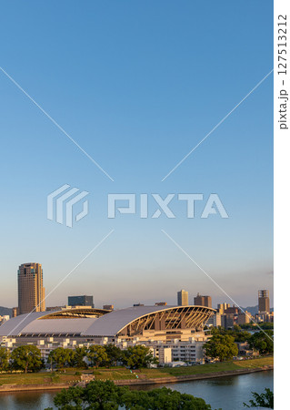 夕陽に照らされいるエディオンピースウイング広島 夕陽に照らされいるエディオンピースウイング広島 127513212