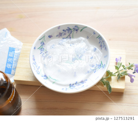 保冷剤の中身でつくる消臭剤 127513291