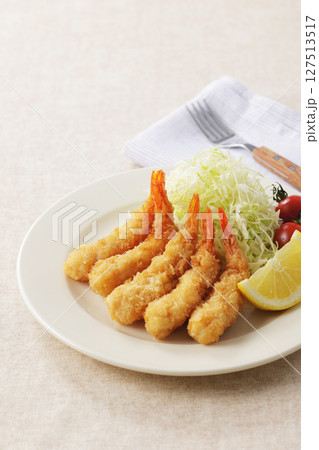 カラッと揚がったエビフライ 127513517