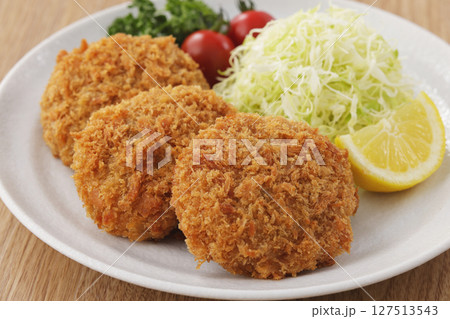 美味しそうなメンチカツ 127513543