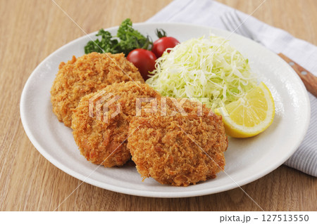 美味しそうなメンチカツ 127513550