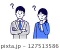 首をかしげて考えるスーツ姿の男女 127513586