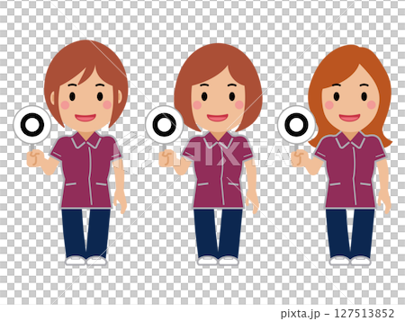正解の札を上げる。えんじ色の制服の女性看護師 127513852