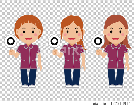 正解の札を上げる。えんじ色の制服の女性看護師。その2 正解の札を上げる。えんじ色の制服の女性看護師。その2 127513914