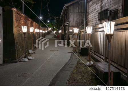 佐渡島　相川・京町通りの夜景 127514178