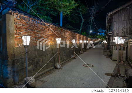佐渡島　相川・京町通りの夜景 127514180