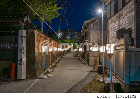 佐渡島　相川・京町通りの夜景 127514182
