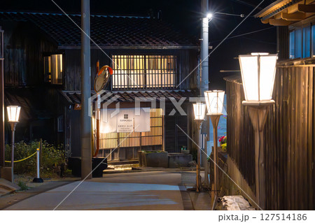 佐渡島　相川・京町通りの夜景 127514186