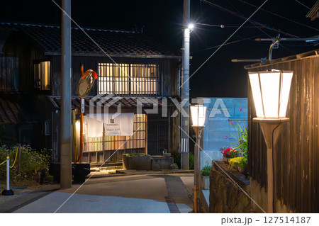 佐渡島　相川・京町通りの夜景 127514187