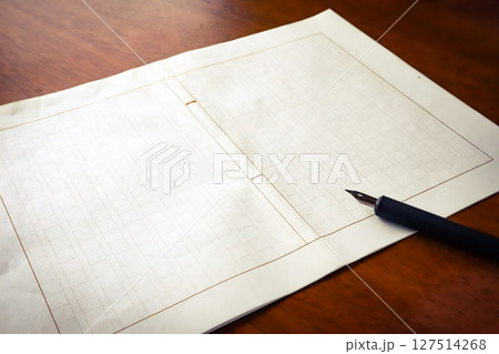 原稿用紙と万年筆 127514268