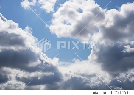 冬の青空と雲 冬の青空と雲 127514533