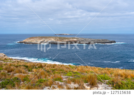 Casuarina Islet seen from Cape Du Couedic, Flinders Chase, Kangaroo Island, Australia 127515638