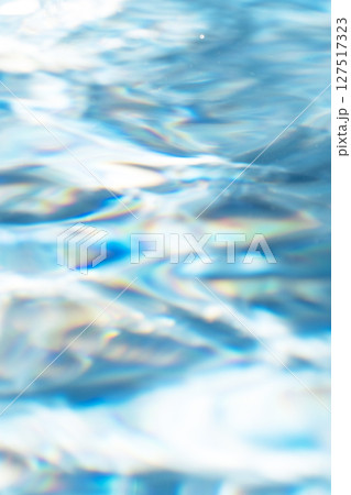 カラフルな水面 夏色のイメージ カラフルな水面 夏色のイメージ 127517323