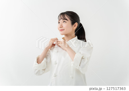 コックコートの女性 127517363