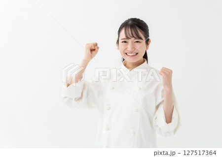 コックコートの女性 ガッツポーズ コックコートの女性 ガッツポーズ 127517364