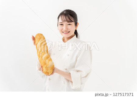 コックコートの女性　バケット 127517371