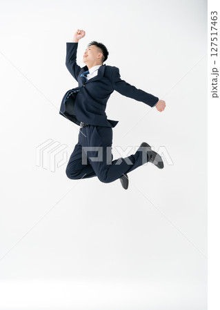 若い男性 ビジネス ジャンプ 若い男性 ビジネス ジャンプ 127517463
