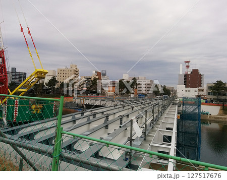 Bridge construction site with crane / 新設される橋梁の建設風景 127517676