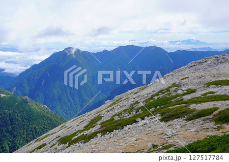 野口五郎岳山頂からの唐沢岳と餓鬼岳 127517784