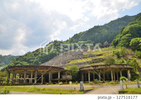 東洋一の規模と称された神子畑選鉱場跡です。1987年、明延鉱山の閉山により操業停止、閉鎖しました。 127518177