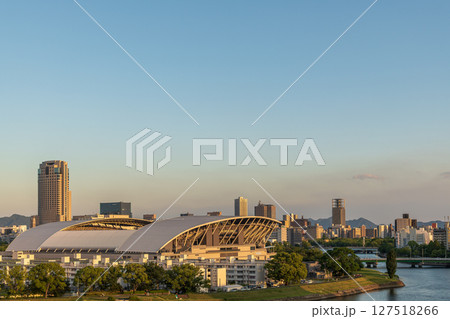 夕陽に照らされいるエディオンピースウイング広島 夕陽に照らされいるエディオンピースウイング広島 127518266
