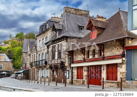 Street in Dinan, France 127519864