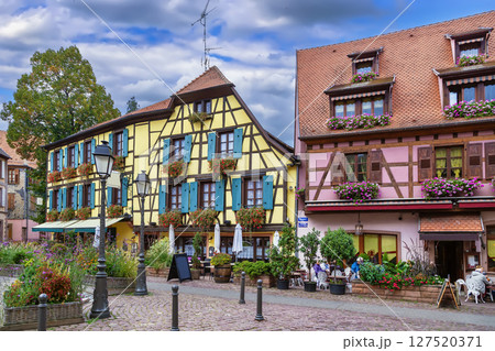 Square in Ribeauville, Alsace, France 127520371