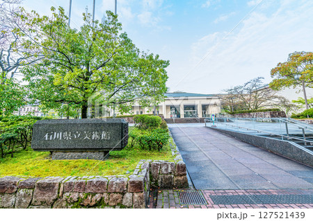 石川県金沢市　晴天の石川県立美術館 127521439