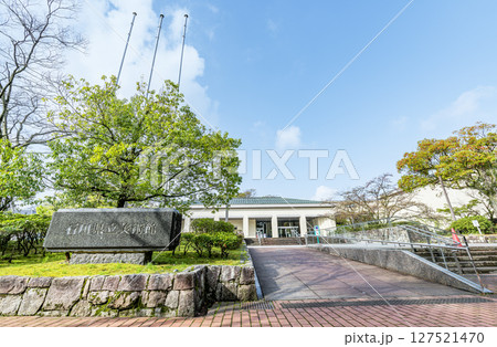 石川県金沢市　晴天の石川県立美術館 127521470