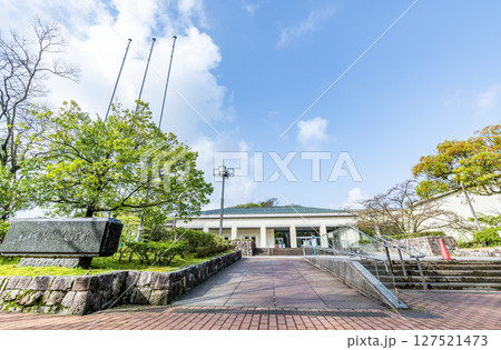 石川県金沢市　晴天の石川県立美術館 127521473