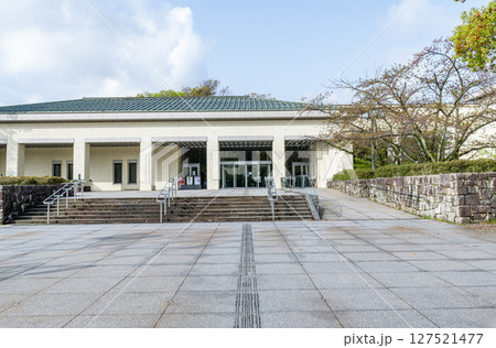 石川県金沢市　晴天の石川県立美術館 127521477