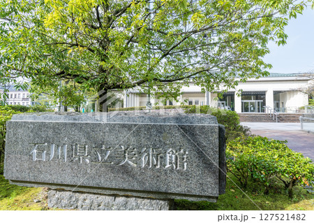 石川県金沢市　晴天の石川県立美術館 127521482