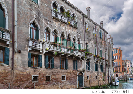 Cityscape with canal in Venice, Italy Cityscape with canal in Venice, Italy 127521641