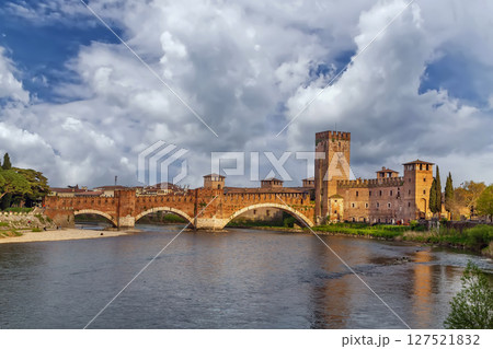 Castel Vecchio Bridge, Verona, Italy Castel Vecchio Bridge, Verona, Italy 127521832