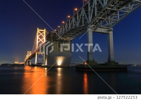 【香川県】瀬戸大橋記念公園から見た「瀬戸大橋」の夜景（ライトアップ） 127522253