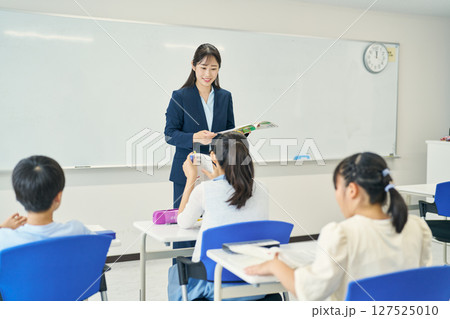 学習塾　授業風景 127525010