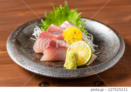 新鮮な刺身 127525211