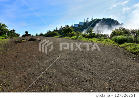 御坂山地の三ツ峠山 展望広場と頂 御坂山地の三ツ峠山 展望広場と頂 127526251