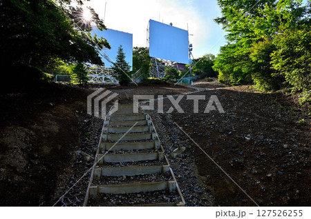 御坂山地 三ツ峠山山頂へ登る登山道 御坂山地 三ツ峠山山頂へ登る登山道 127526255