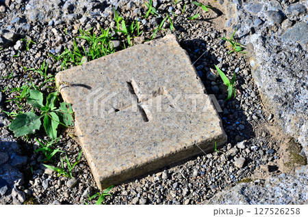 御坂山地 開運山山頂の三角点 二等三角点(水峠) 御坂山地 開運山山頂の三角点 二等三角点(水峠) 127526258