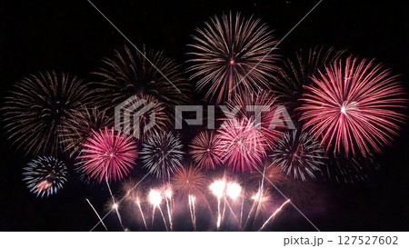 夜空に輝く綺麗で美しい打ち上げ花火のイメージ 余白 16:9サイズ AI生成素材 127527602