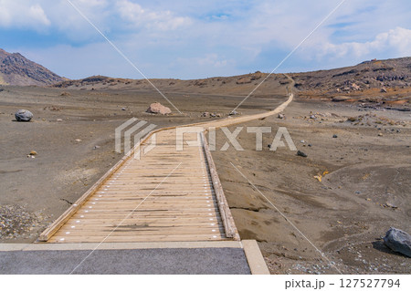 （熊本県）阿蘇火山荒原　砂千里ヶ浜 127527794