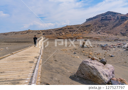 （熊本県）阿蘇火山荒原　砂千里ヶ浜 127527797