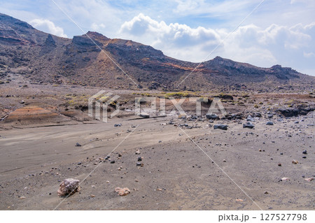（熊本県）阿蘇火山荒原　砂千里ヶ浜 127527798
