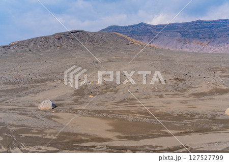 (熊本県)阿蘇火山荒原 砂千里ヶ浜 (熊本県)阿蘇火山荒原 砂千里ヶ浜 127527799