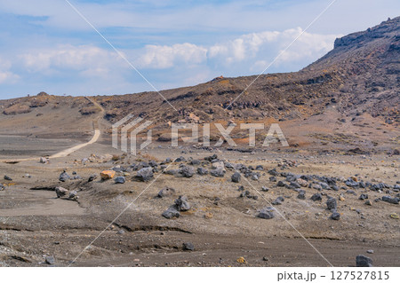 (熊本県)阿蘇火山荒原 砂千里ヶ浜 (熊本県)阿蘇火山荒原 砂千里ヶ浜 127527815